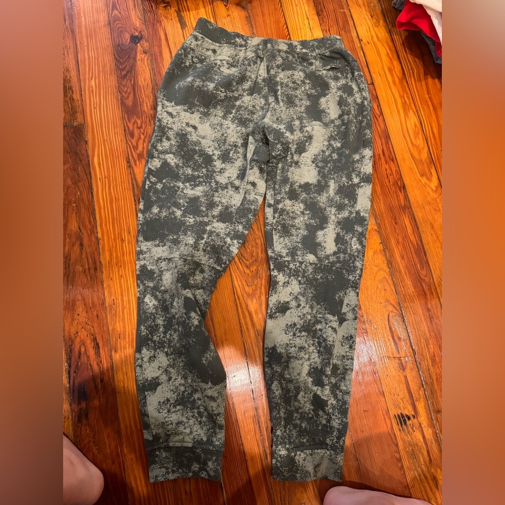 Lululemon men’s joggers